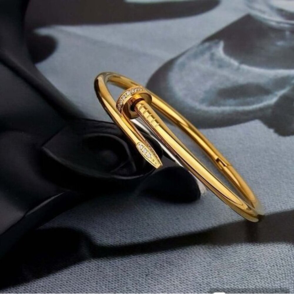 🌟New Gold Plated Over Stainless Steel Nail Clou Bracelet